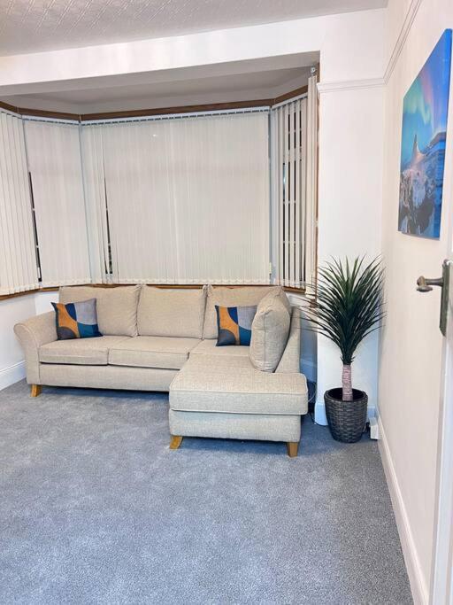 Spacious 3 Bed Flat - Beach Nearby - No Pets Southend-on-Sea Ngoại thất bức ảnh