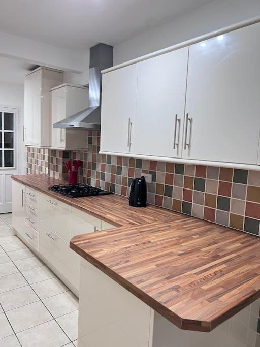 Spacious 3 Bed Flat - Beach Nearby - No Pets Southend-on-Sea Ngoại thất bức ảnh